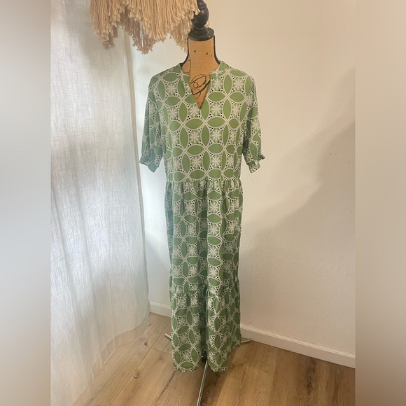 Made with love brand green patterned maxi short sleeved tiered boho dress - Picture 1 of 5